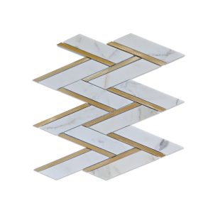 Мраморная мозаика «ёлочка» Calacatta Gold с металлическими акцентами